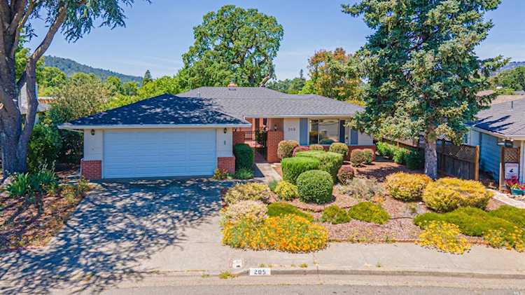 205 Belhaven Circle Santa Rosa, CA 95409