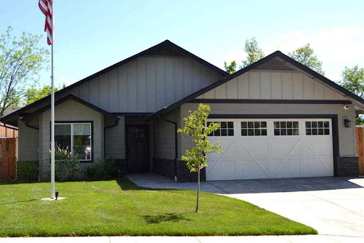 2953 Naples Dr Grants Pass, OR 97527