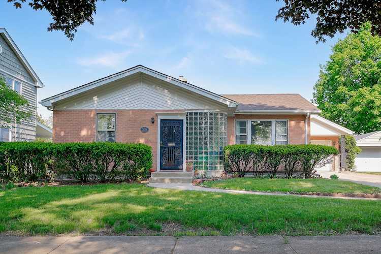 305 S Adams St Westmont, IL 60559