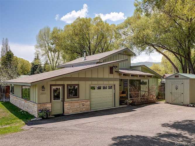 2555 Honeysuckle Ln Steamboat Springs, CO 80487