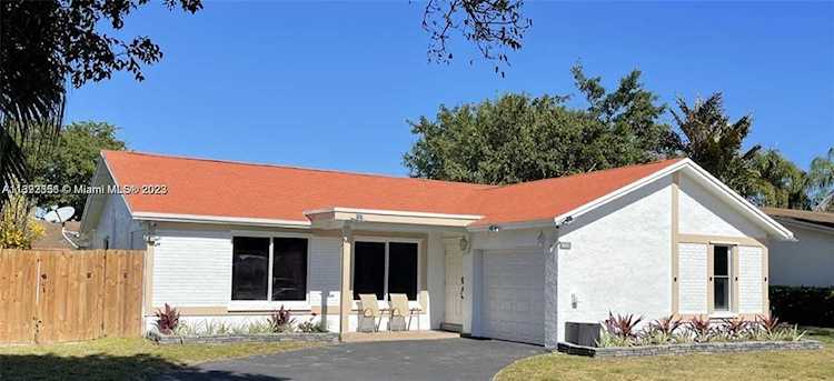 8681 NW 3rd St Pembroke Pines, FL 33024