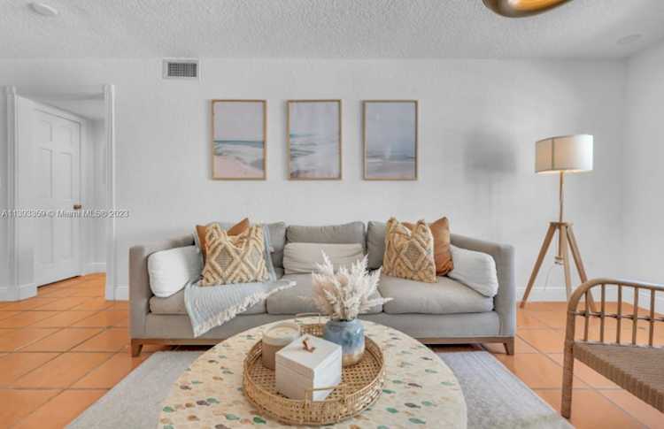 251 Galen Dr #201E Key Biscayne, FL 33149