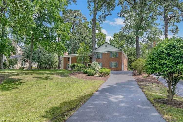 217 James River Dr Newport News, VA 23601