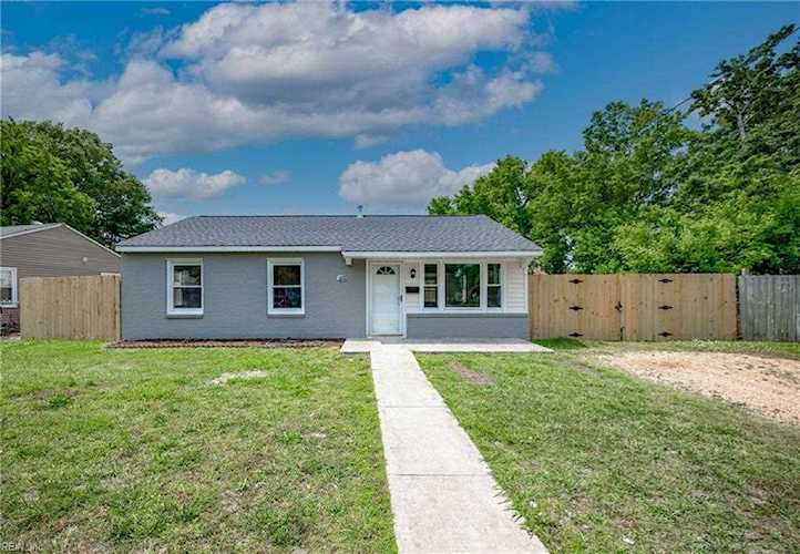 212 Shawen Dr Hampton, VA 23669
