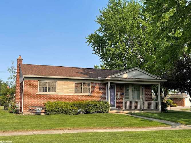 35218 Silvano Clinton Township, MI 48035