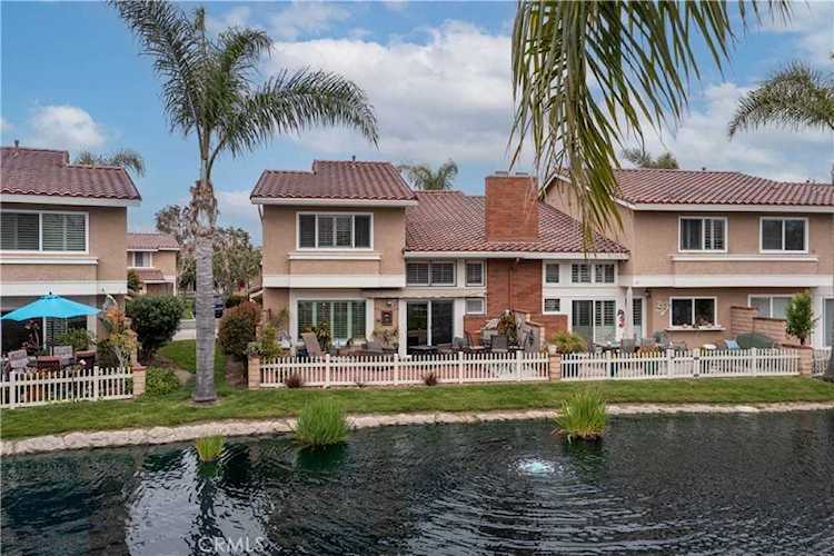 7942 Moonmist Circle #105 Huntington Beach, CA 92648