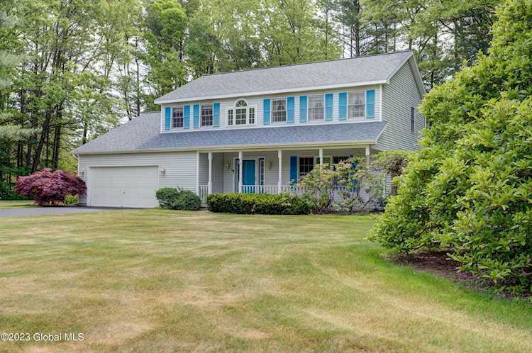 16 Brookside Dr Saratoga Springs, NY 12866