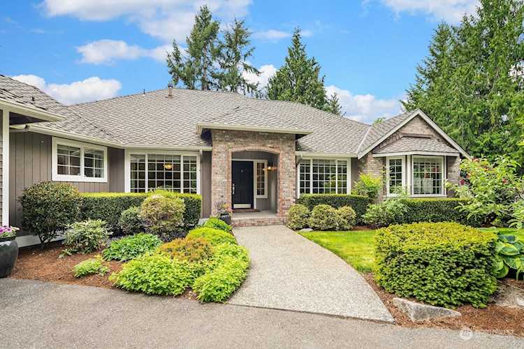 828 Lancaster Way SE Sammamish, WA 98075