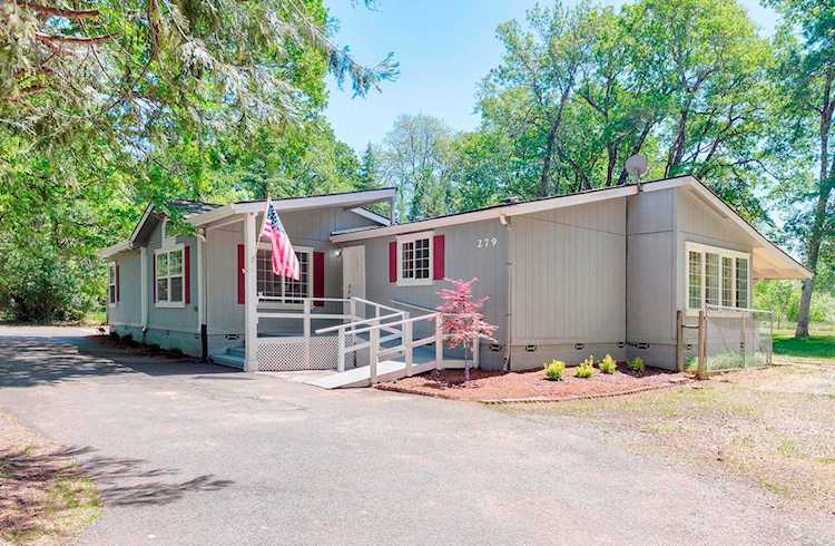 279 Connie Ln Merlin, OR 97532