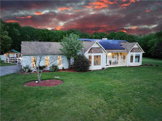 81 Fawn's Run North Kingstown, RI 02852