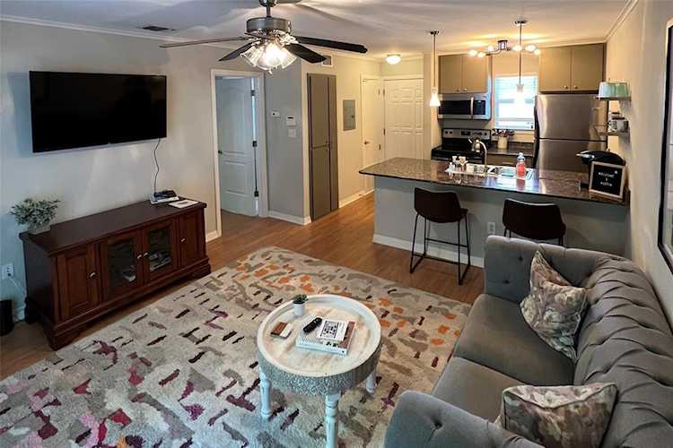 1422 Collier ST #104 Austin, TX 78704