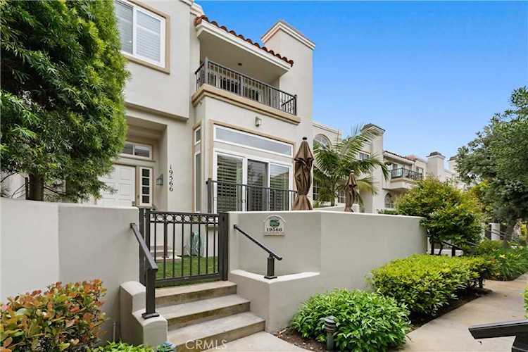 19566 Grandview Circle Huntington Beach, CA 92648