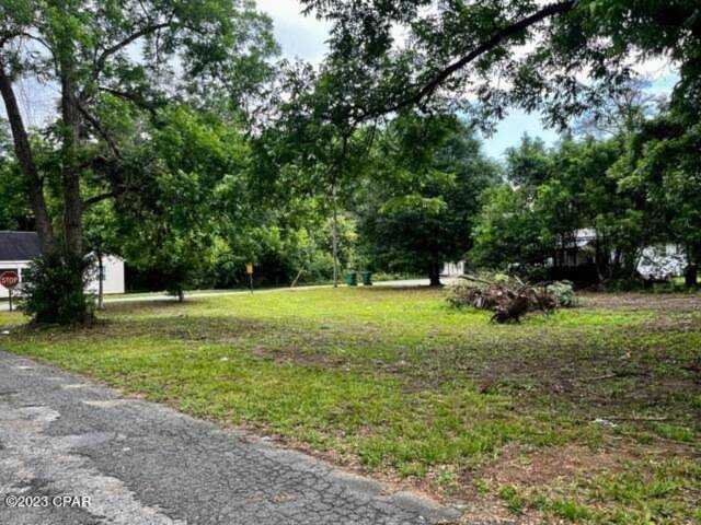 950 9th Ave Graceville, FL 32440