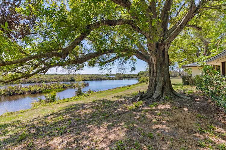 2400 Mangrove Rd Punta Gorda, FL 33982