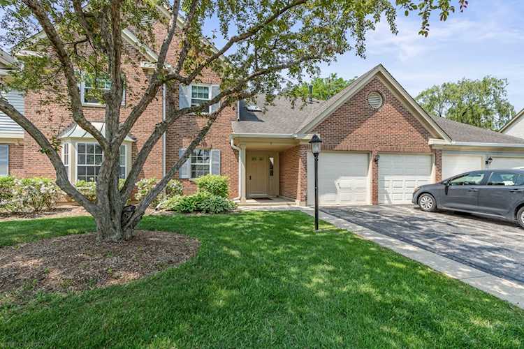 4 Aberdeen Ct #V1 Schaumburg, IL 60194