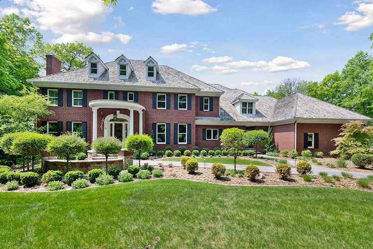 205 Black Oaks Lane Plymouth, MN 55391