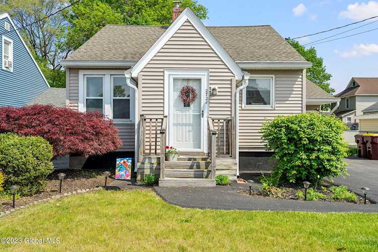 2722 Barton Ave Schenectady, NY 12306