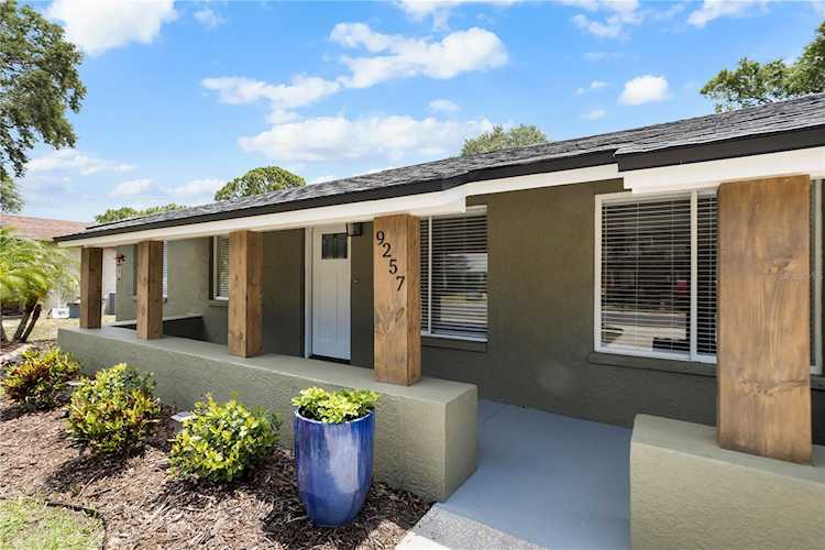 9257 94th St Seminole, FL 33777