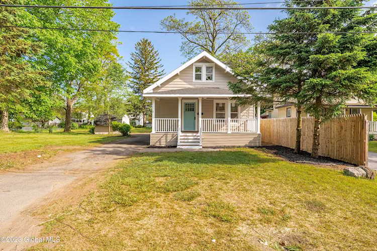 309 May Ave Schenectady, NY 12303
