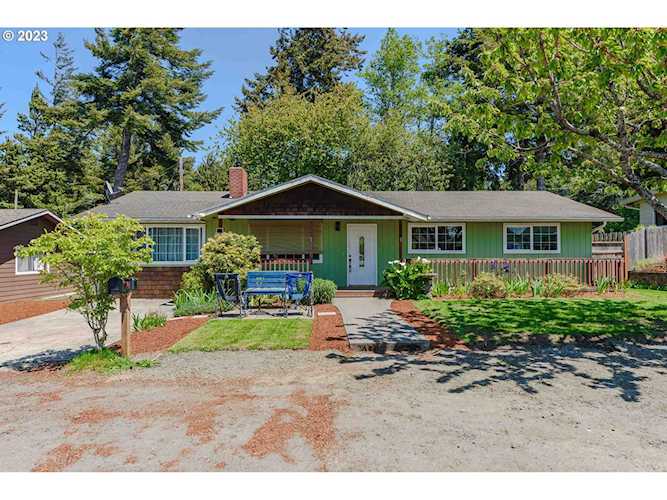 3717 Pacific North Bend, OR 97459