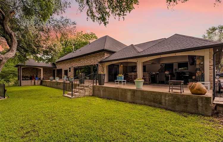 600 Crestview Drive Granbury, TX 76048