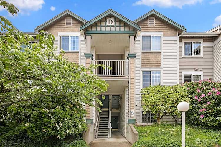 25235 SE Klahanie Blvd #D103 Sammamish, WA 98029