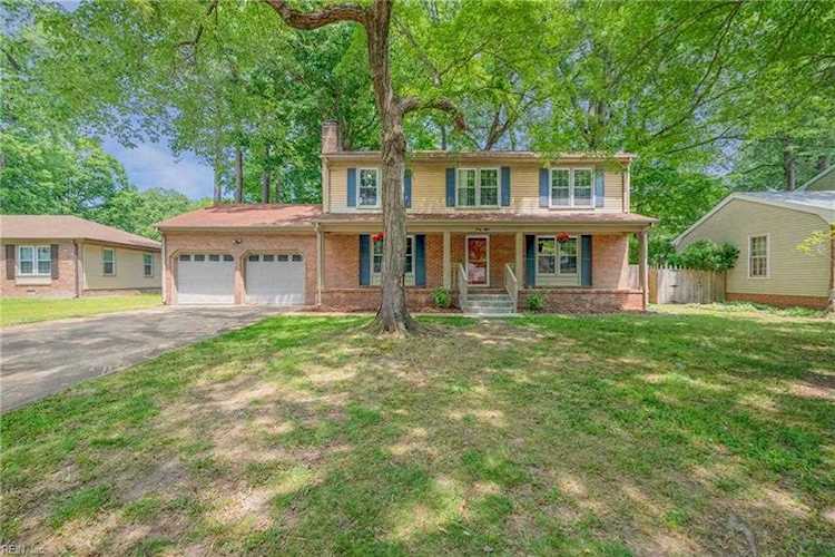 48 Magna Carta Dr Newport News, VA 23608