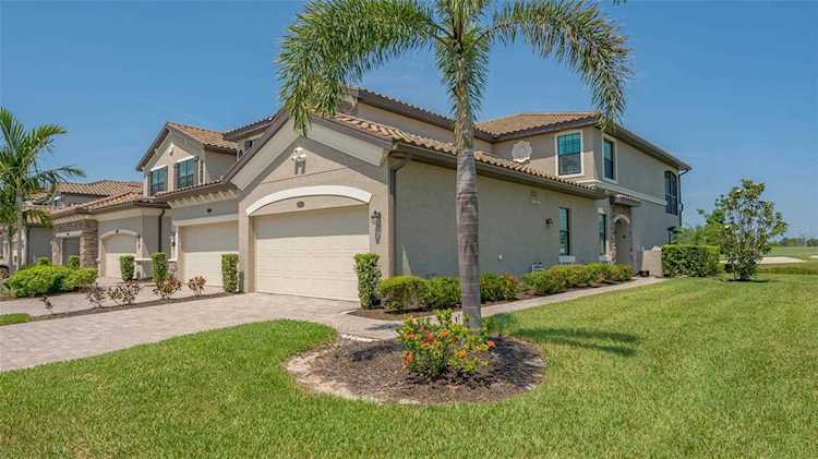 5916 Wake Forest RUN #104 Bradenton, FL 34211