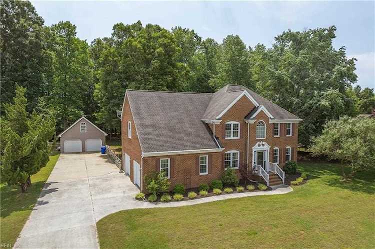 129 Kings Point Dr Suffolk, VA 23434