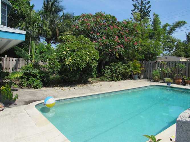 2415 Coolidge St Hollywood, FL 33020