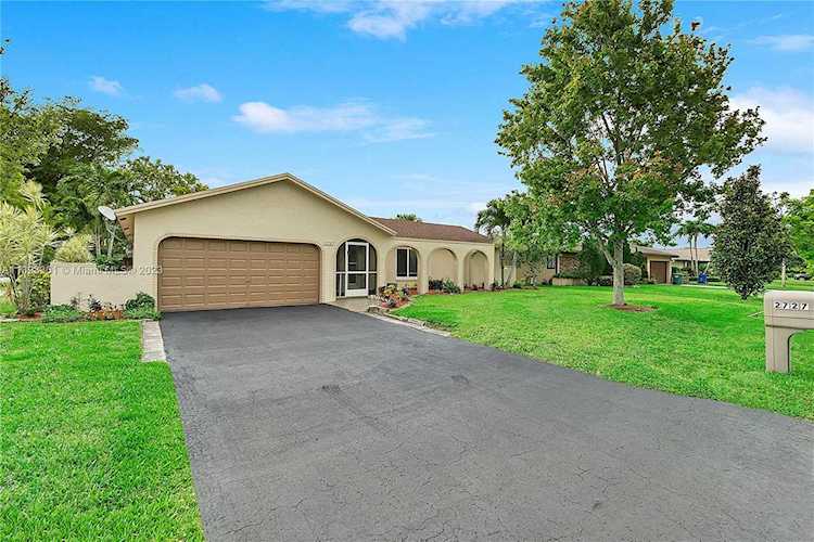 2727 NW 98th Way Coral Springs, FL 33065