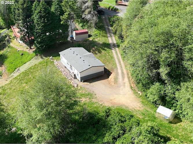 17063 Eastwood LN Brookings, OR 97415
