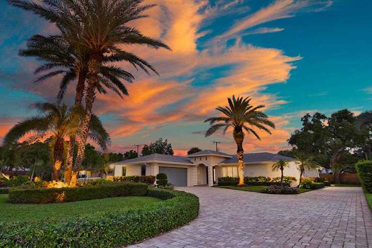 2512 Oak Drive Palm Beach Gardens, FL 33410