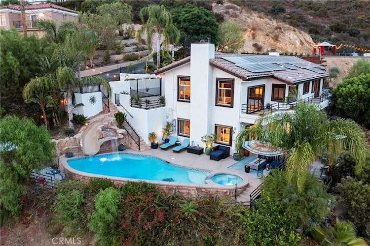 24420 Mulholland Hwy Calabasas, CA 91302