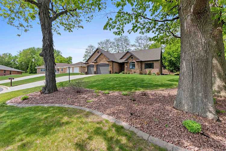 1634 Rustic Oaks Ct Green Bay, Village of Allouez, WI 54301