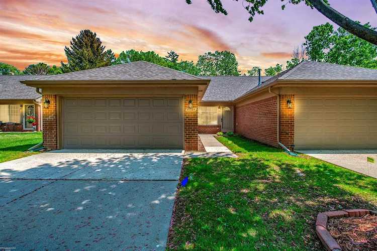 51126 Courtyard Chesterfield, MI 48047