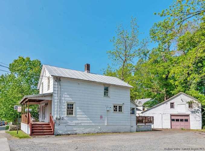 17 S Chestnut St New Paltz, NY 12561
