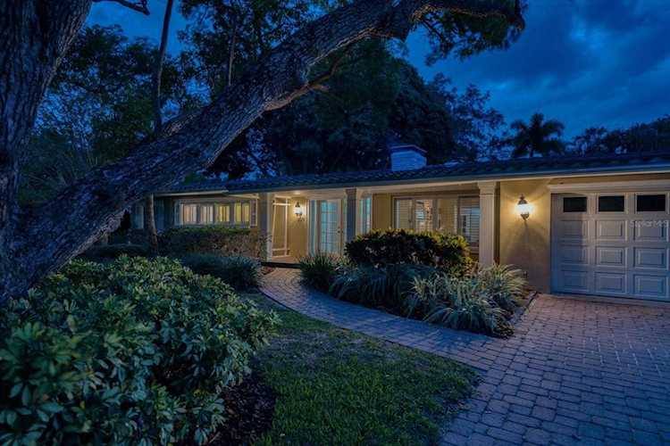 209 Ponce De Leon Blvd Belleair, FL 33756