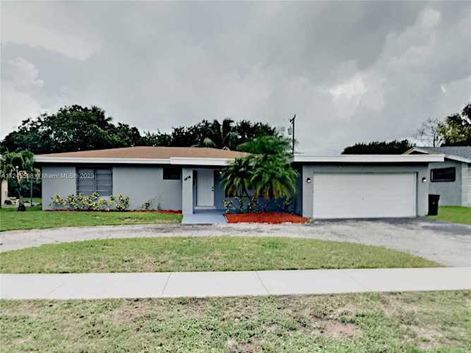 1075 Long Island Ave Fort Lauderdale, FL 33312