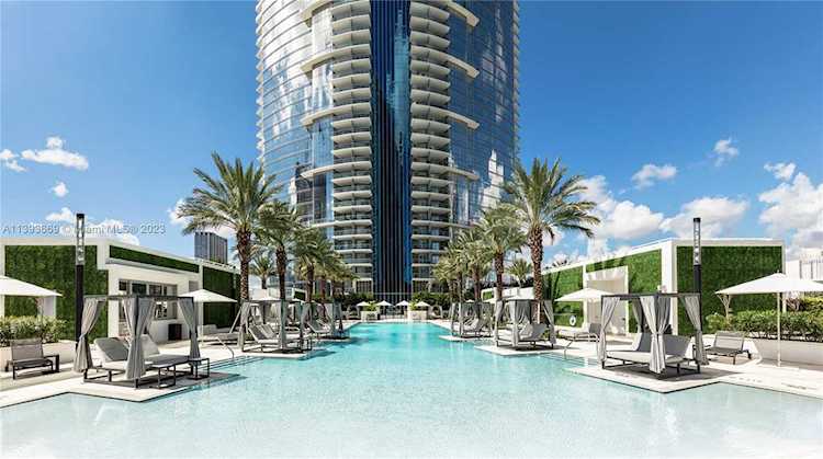 851 NE 1st Ave #907 Miami, FL 33132