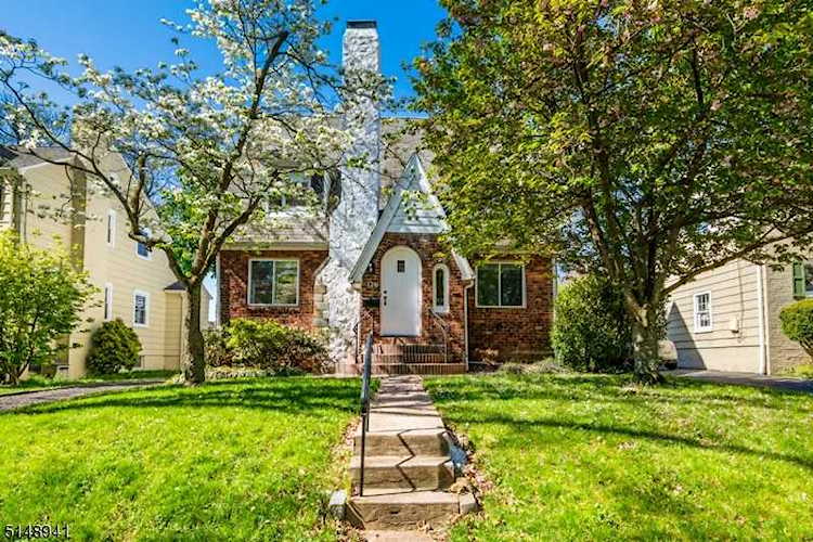 126 Greenwood Dr Millburn, NJ 07041