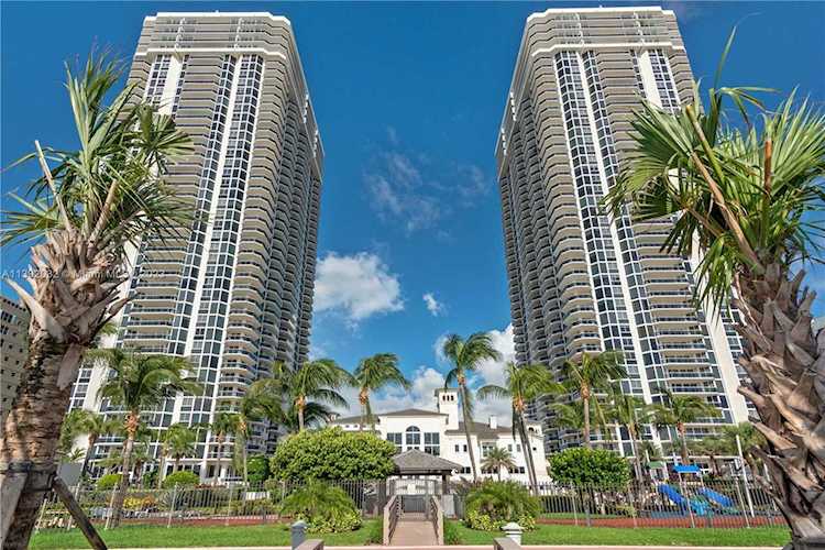4775 S Collins Ave #2004 Miami Beach, FL 33140