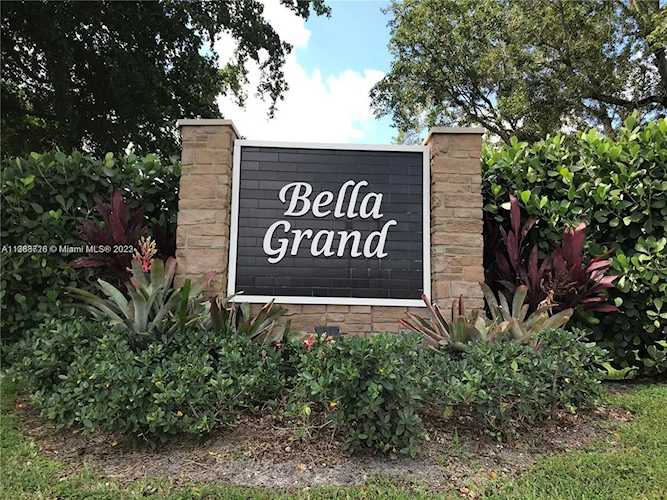 10457 NW 8th St #105 Pembroke Pines, FL 33026