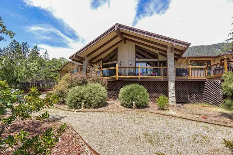 235 Thornberry Dr Grants Pass, OR 97526