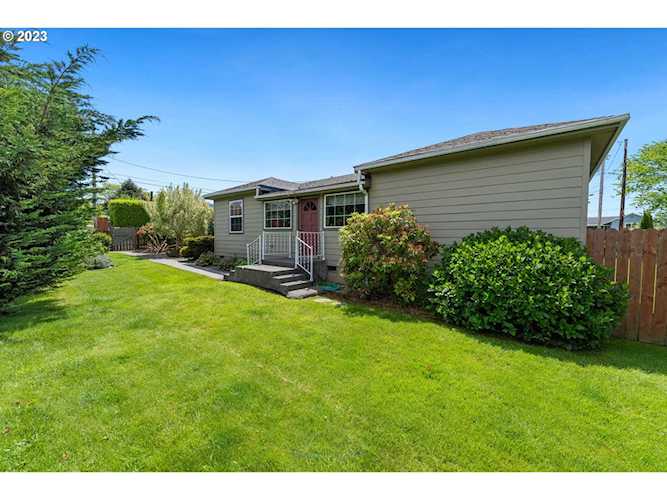 430 18th ST Myrtle Point, OR 97458