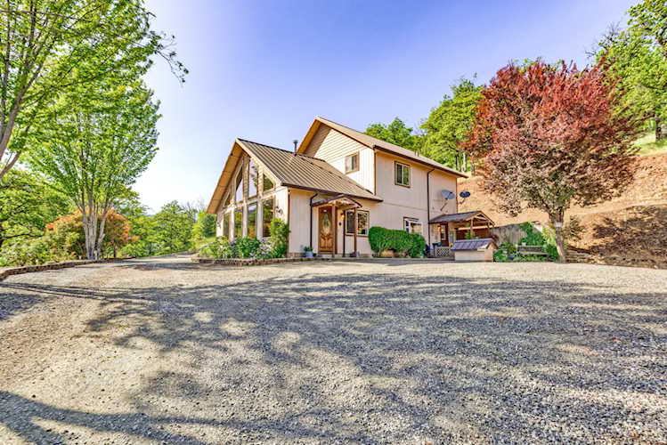 3852 N River Rd Gold Hill, OR 97525