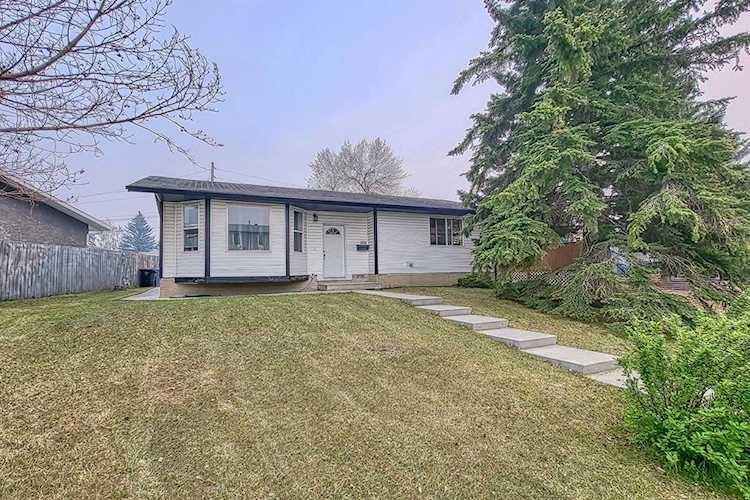 304 Penworth Dr SE Calgary, AB T2A 5E3