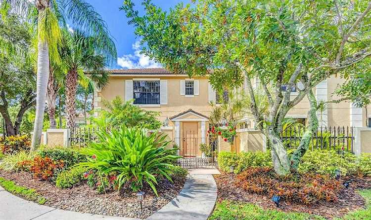 351 Prestwick Circle #2 Palm Beach Gardens, FL 33418