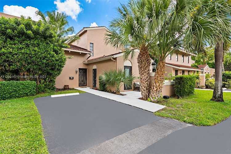 9050 Jacaranda Ln #2 Plantation, FL 33324