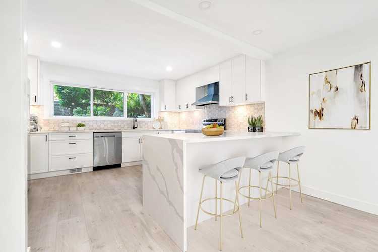 1126 Chateau Place Port Moody, BC V3H 1N6